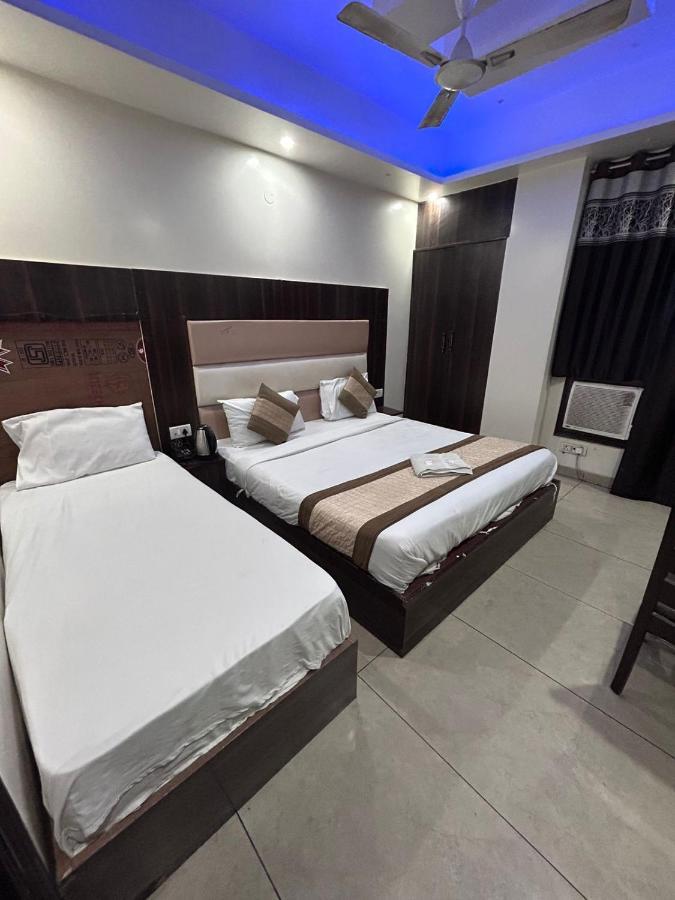 Hotel Square Plaza At Airport Új-Delhi Kültér fotó