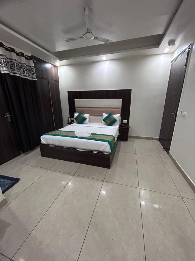 Hotel Square Plaza At Airport Új-Delhi Kültér fotó