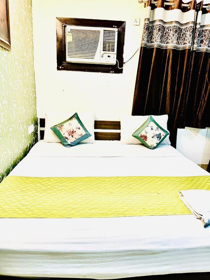 Hotel Square Plaza At Airport Új-Delhi Kültér fotó